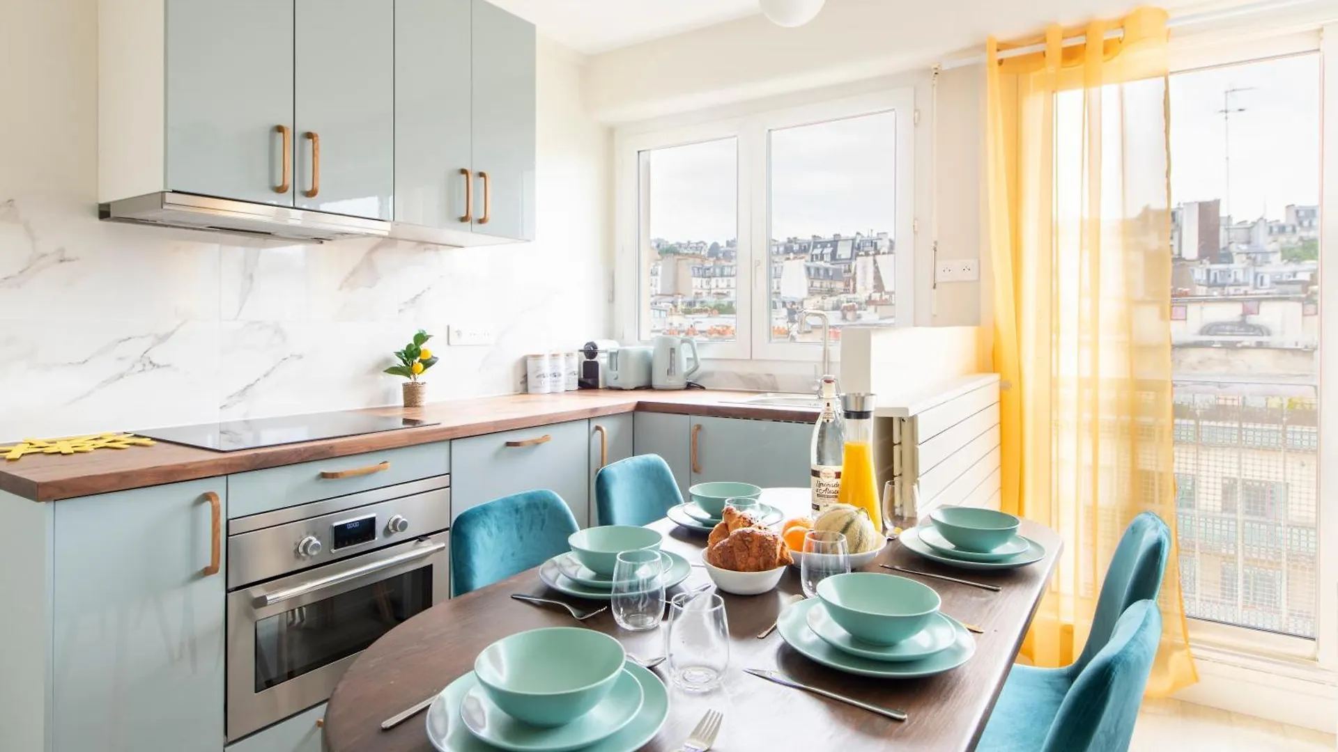 Stunning Montmartre - Amazing View - Fully Renovated Appartement Parijs 0*,  Frankrijk