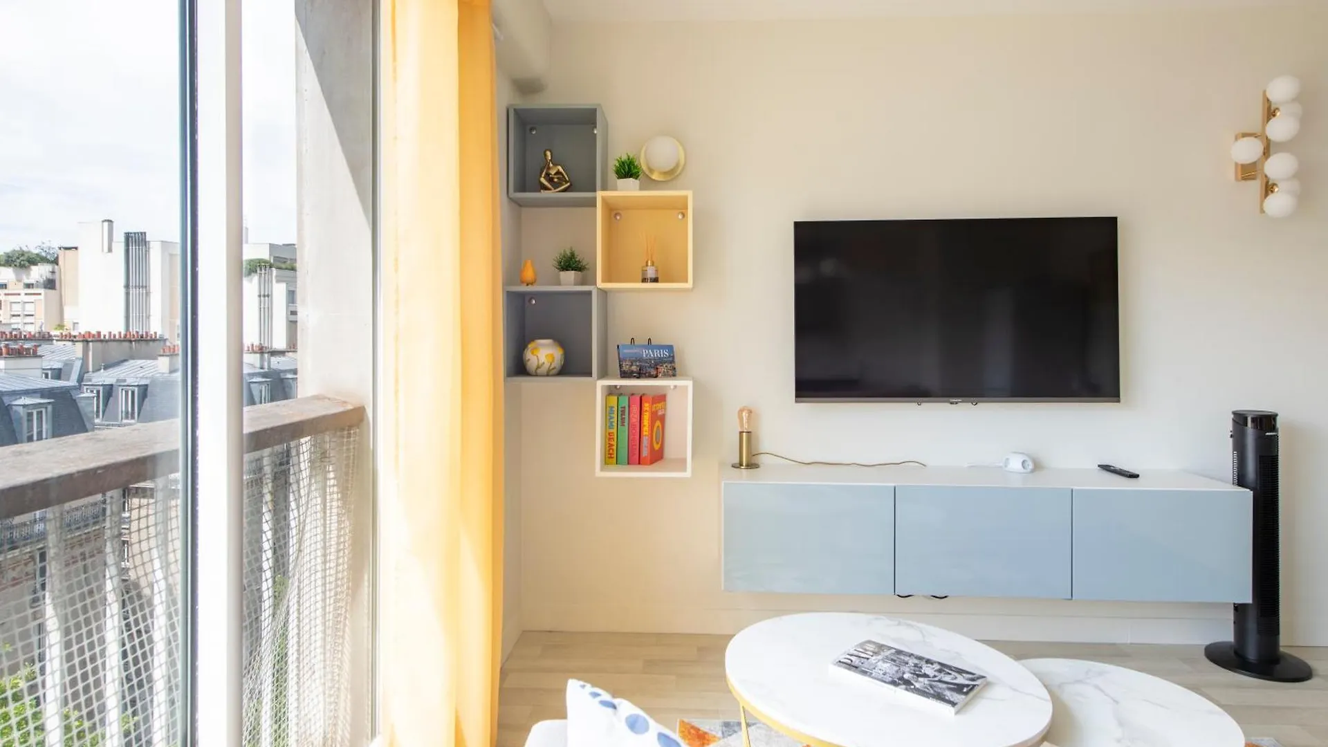 Stunning Montmartre - Amazing View - Fully Renovated Appartement Parijs