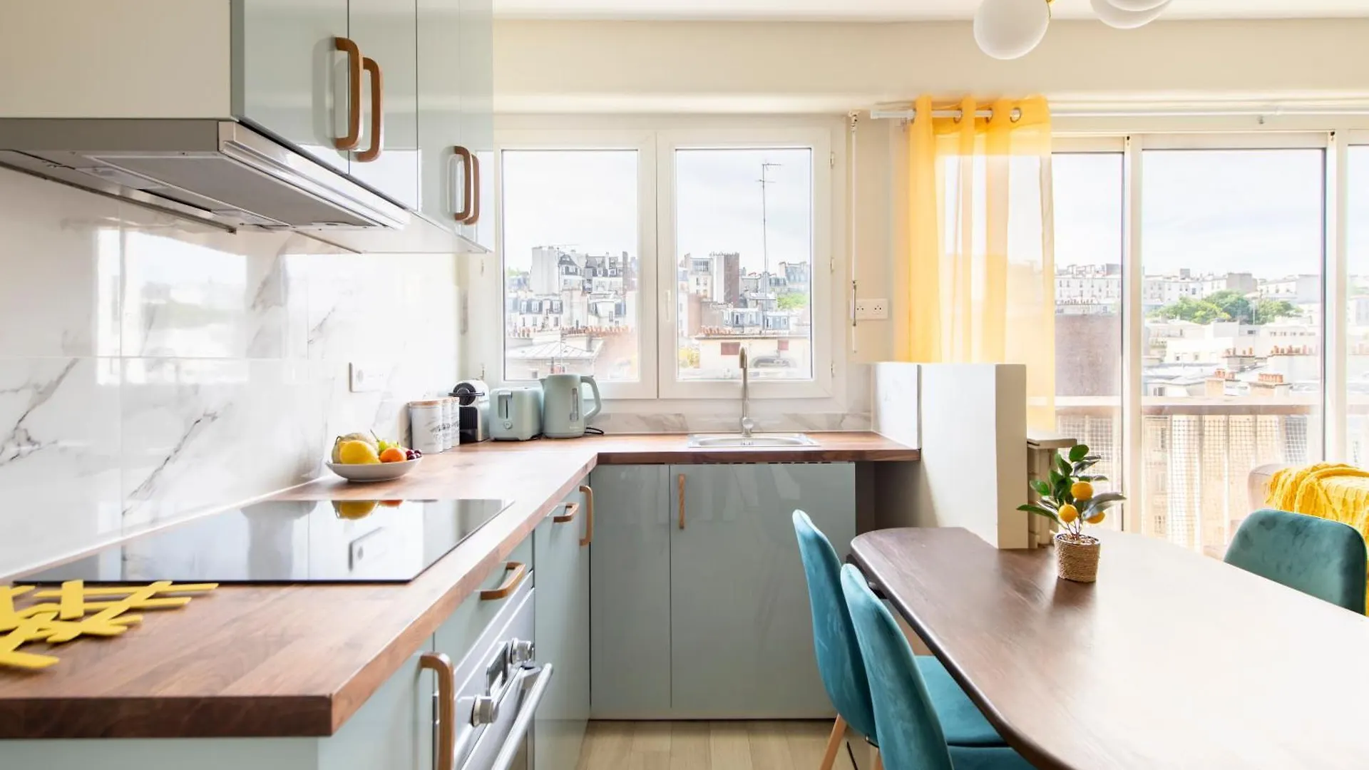 Stunning Montmartre - Amazing View - Fully Renovated Appartement Parijs Frankrijk