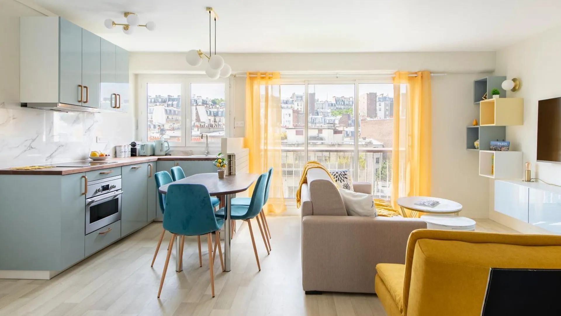 Stunning Montmartre - Amazing View - Fully Renovated Apartment Paris