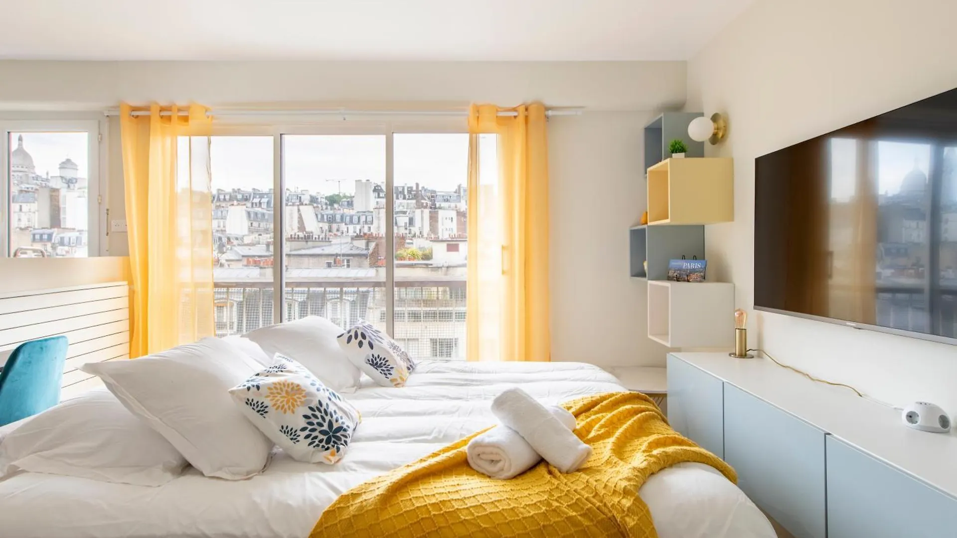 Stunning Montmartre - Amazing View - Fully Renovated Apartment Paris