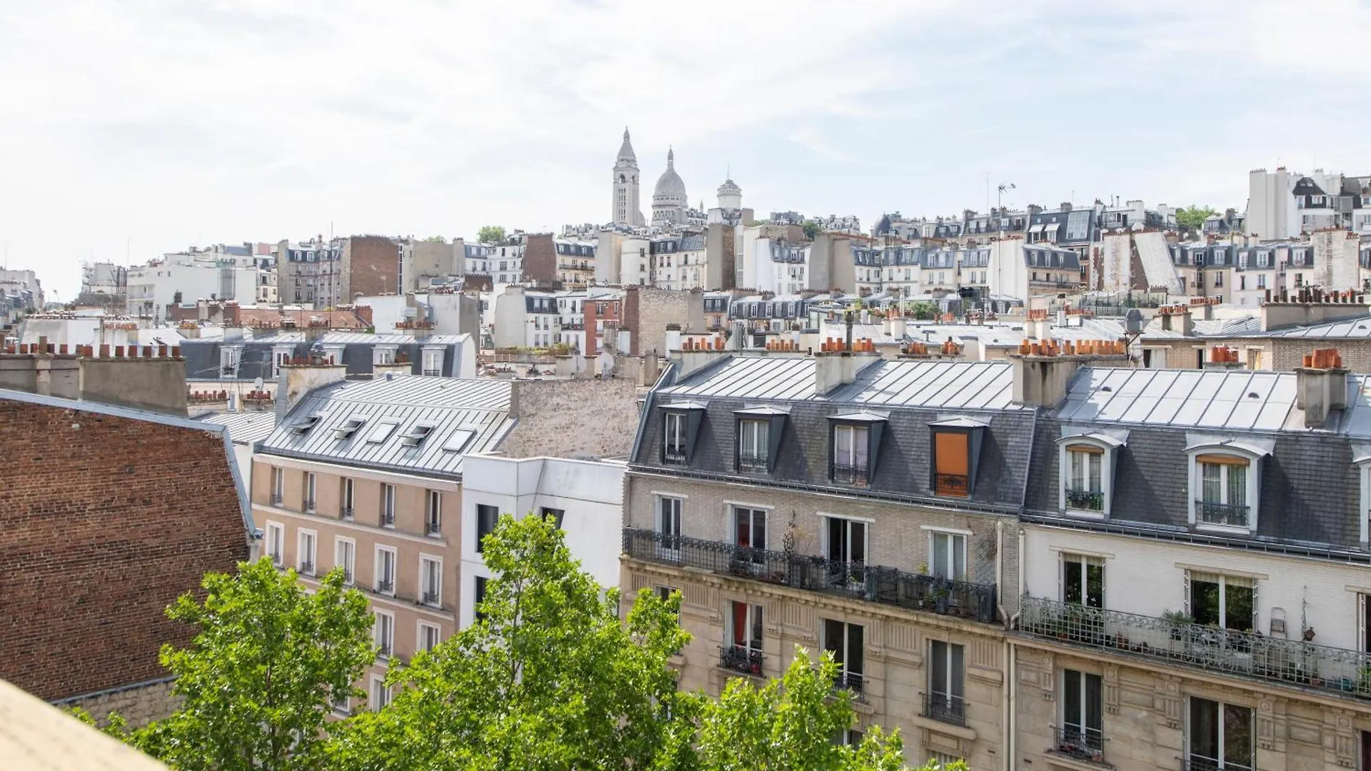 Stunning Montmartre - Amazing View - Fully Renovated Apartment Paris
